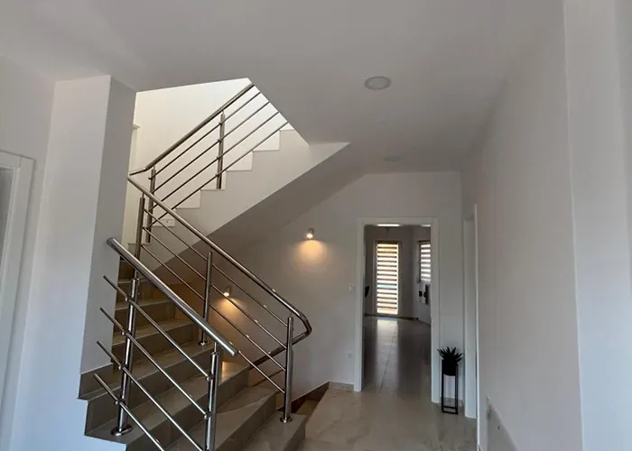 Imvelo - Spacious With Private Pool Villa Lovreć