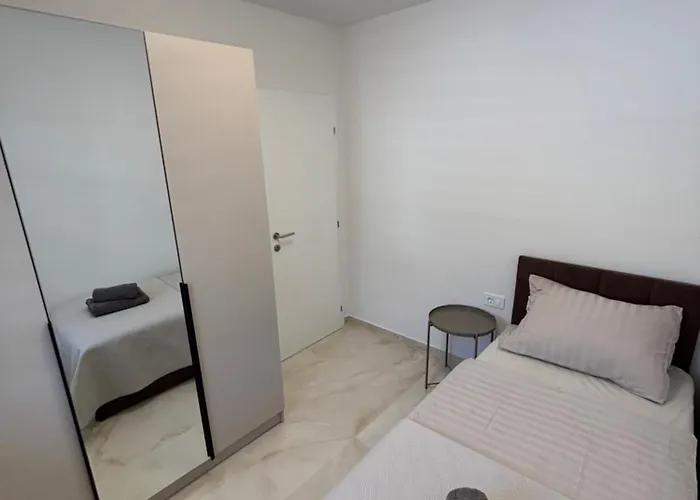 Imvelo - Spacious With Private Pool *
