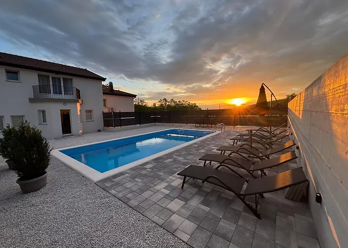 Villa Imvelo - Spacious With Private Pool Lovreć