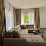 Imvelo - Spacious With Private Pool Lovreć