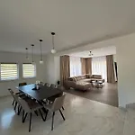 ヴィラ Imvelo - Spacious With Private Pool Lovreć