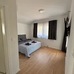 Imvelo - Spacious With Private Pool *