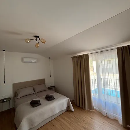 Imvelo - Spacious With Private Pool 빌라 *