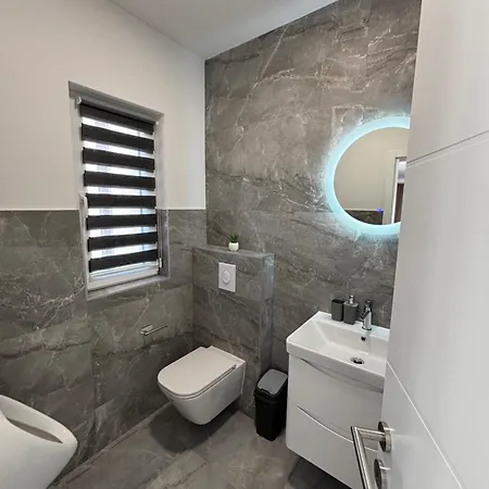 Imvelo - Spacious With Private Pool 빌라 Lovreć