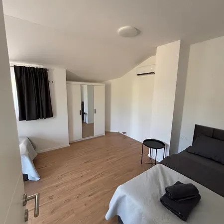 빌라 Imvelo - Spacious With Private Pool Lovreć