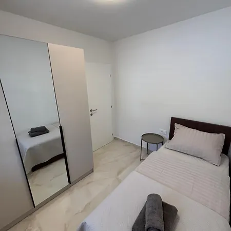 Imvelo - Spacious With Private Pool *