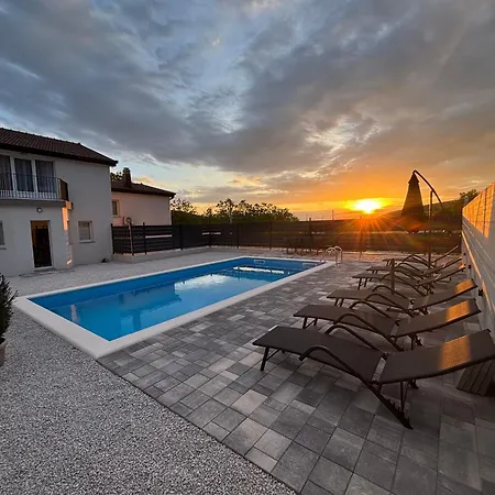 ヴィラ Imvelo - Spacious With Private Pool Lovreć
